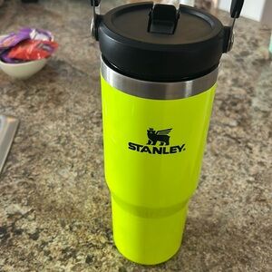 New with out tags Stanley Neon pop up top so rare so cute